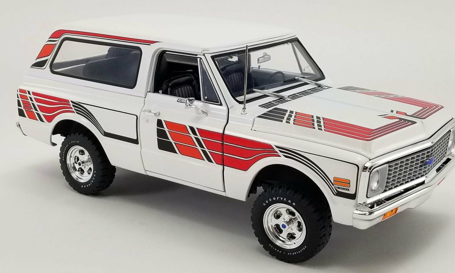 * Acme Discounts 1/18 1972 Chevrolet K5 Blazer- Feathers Edition Diecast