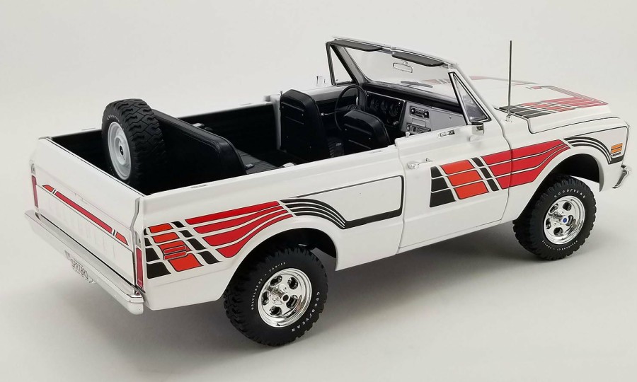 * Acme Discounts 1/18 1972 Chevrolet K5 Blazer- Feathers Edition Diecast