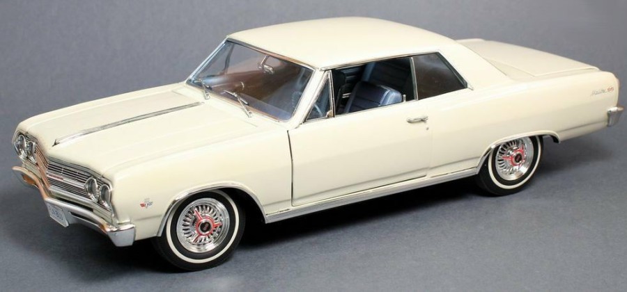 * Acme Typical Style 1/18 1965 Chevrolet Chevelle Malibu Ss Diecast